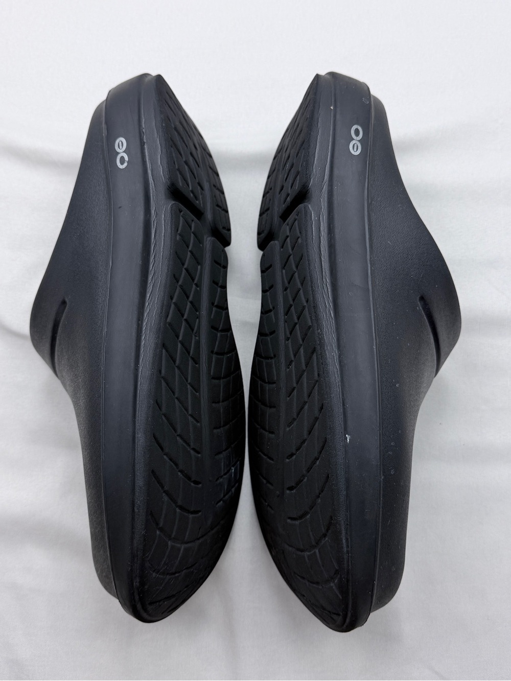 Oofos OOclog Recovery clog. Unisex - Picture 5 of 9